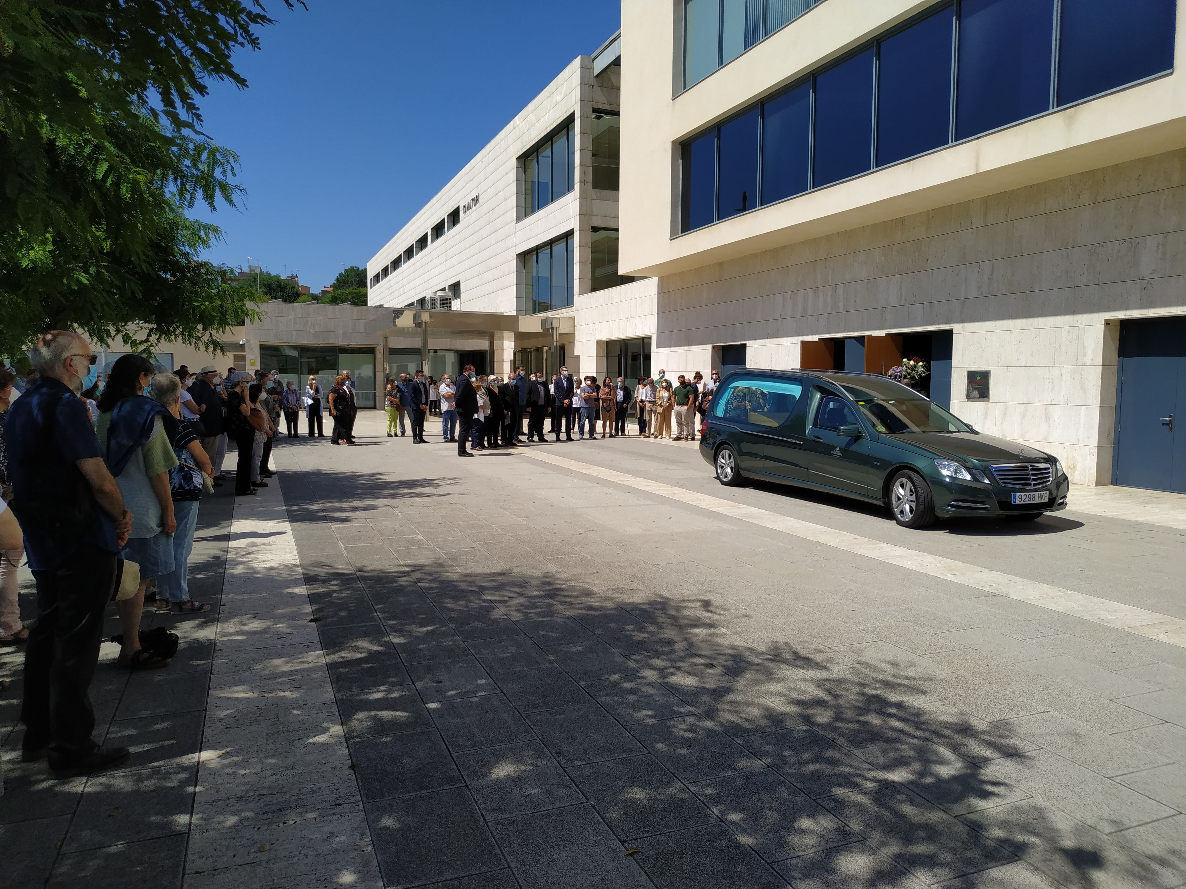El comiat d'Anna Comas al tanatori de Mataró. Foto: V. B. 