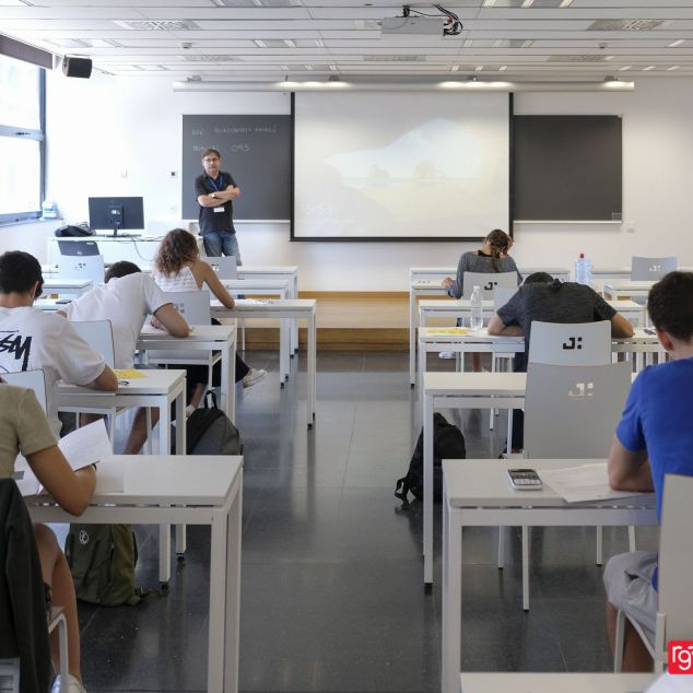 Mantenint la distància de seguretat a la Selectivitat, al TecnoCampus de Mataró. Foto: R.Gallofré