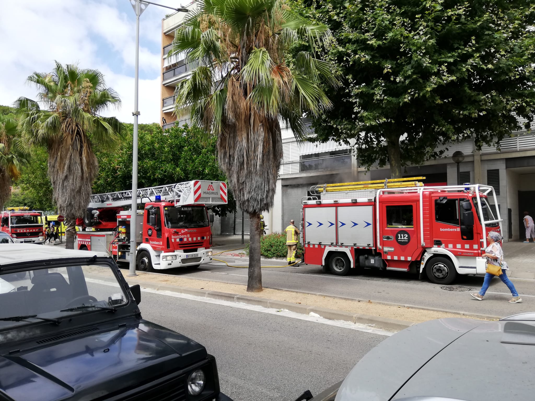 Bombers al lloc de l'incendi. Foto: M. G.
