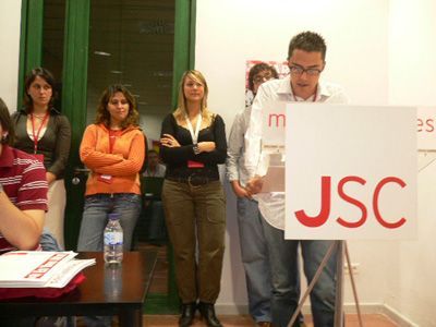 El nou primer secretari dirigint-se a l'assamblea.