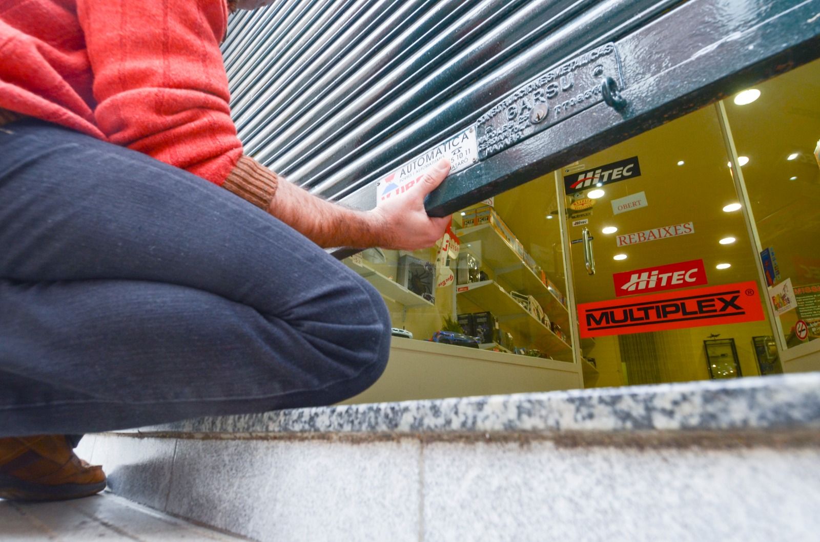 El comerç vol obrir al migdia