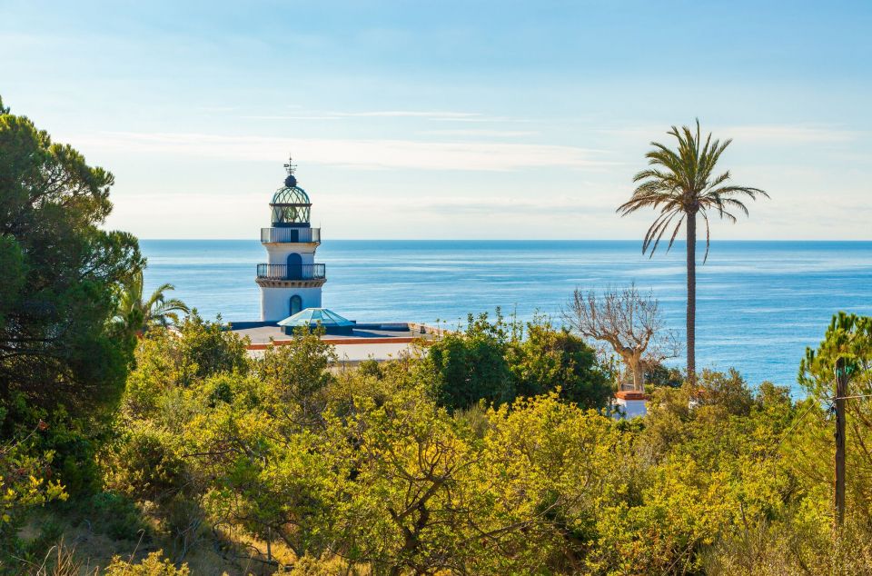 El far de Calella, un paisatge mediterrani típic del Maresme El far de Calella, un paisatge mediterrani típic del Maresme