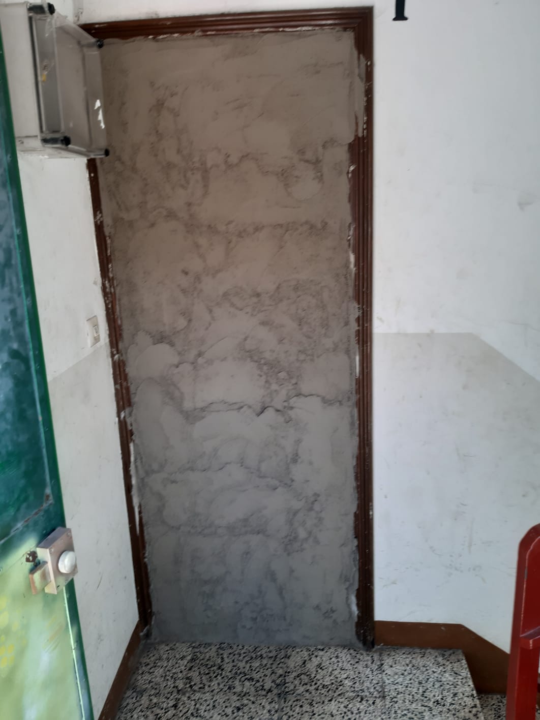 El pis del mataroní Manuel, un cop tapiat l'accés pel qual ha rebut una denúncia