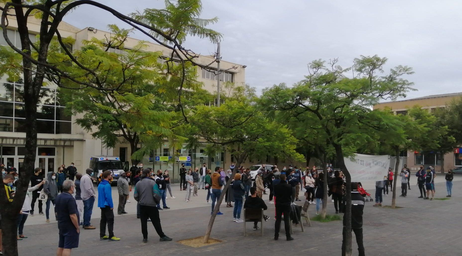 100 personas contra el ataque fascista al Ateneo Pep Sivilla 100 personas contra el ataque fascista al Ateneo Pep Sivilla