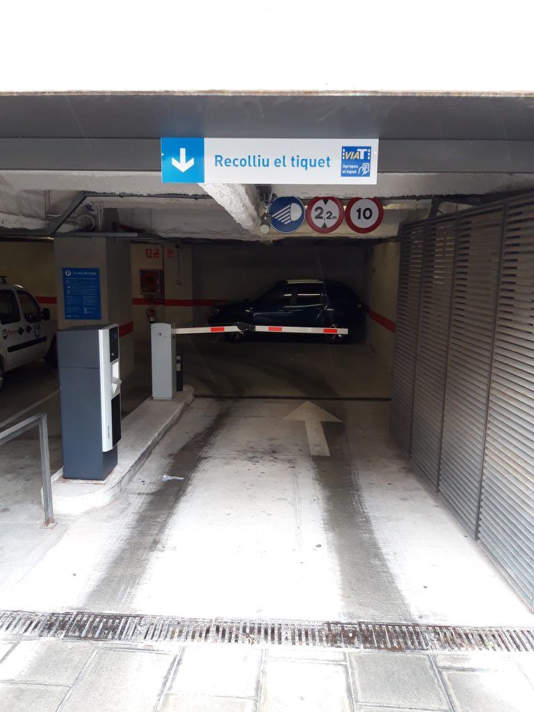 Entrada d'un aparcament de PUMSA a Mataró amb Teletac