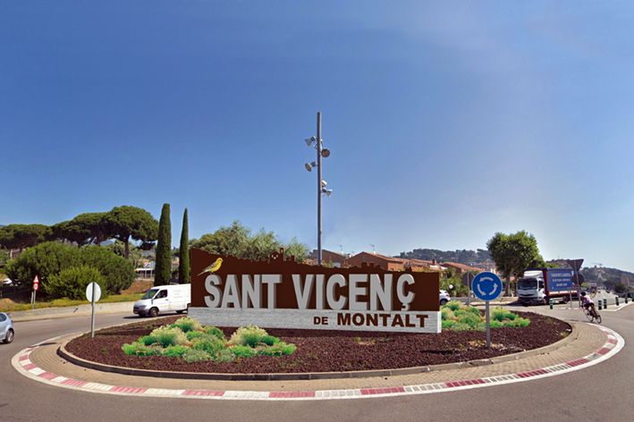 Giratorio de entrada en Sant Vicenç de Montalt