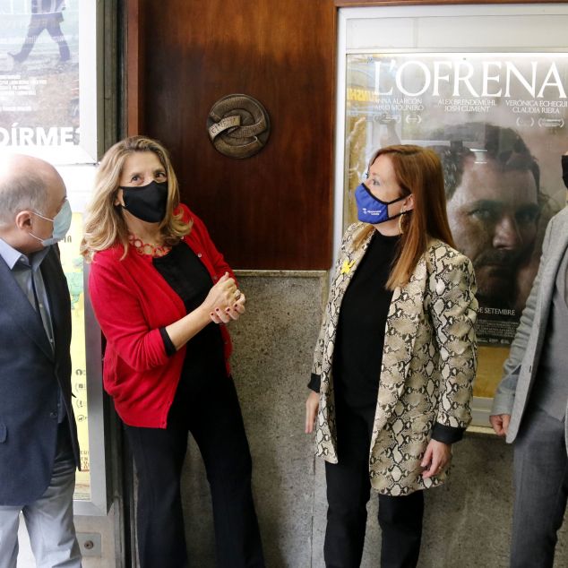 Col·locació de la placa commemorativa a la Sala Mozart de Calella com a sala de cinema centenari, el 27 d'octubre de 2020 (horitzontal) Col·locació de la placa commemorativa a la Sala Mozart de Calella com a sala de cinema centenari, el 27 d'octubre de 2020 (horitzontal)