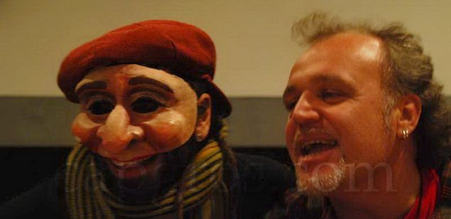 Crespi, treballant amb membres de la Comissió