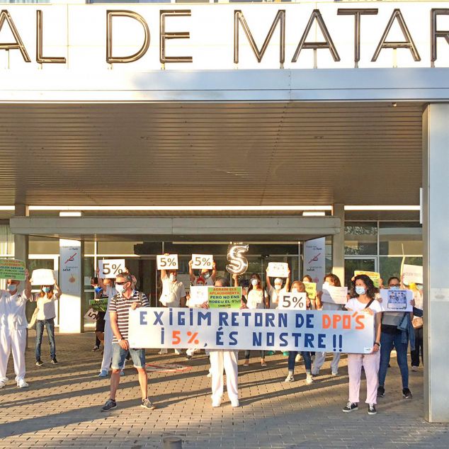 Personal sanitari, aplaudit durant tot aquest 2020, manifestant-se a l'Hospital de Mataró Personal sanitari, aplaudit durant tot aquest 2020, manifestant-se a l'Hospital de Mataró