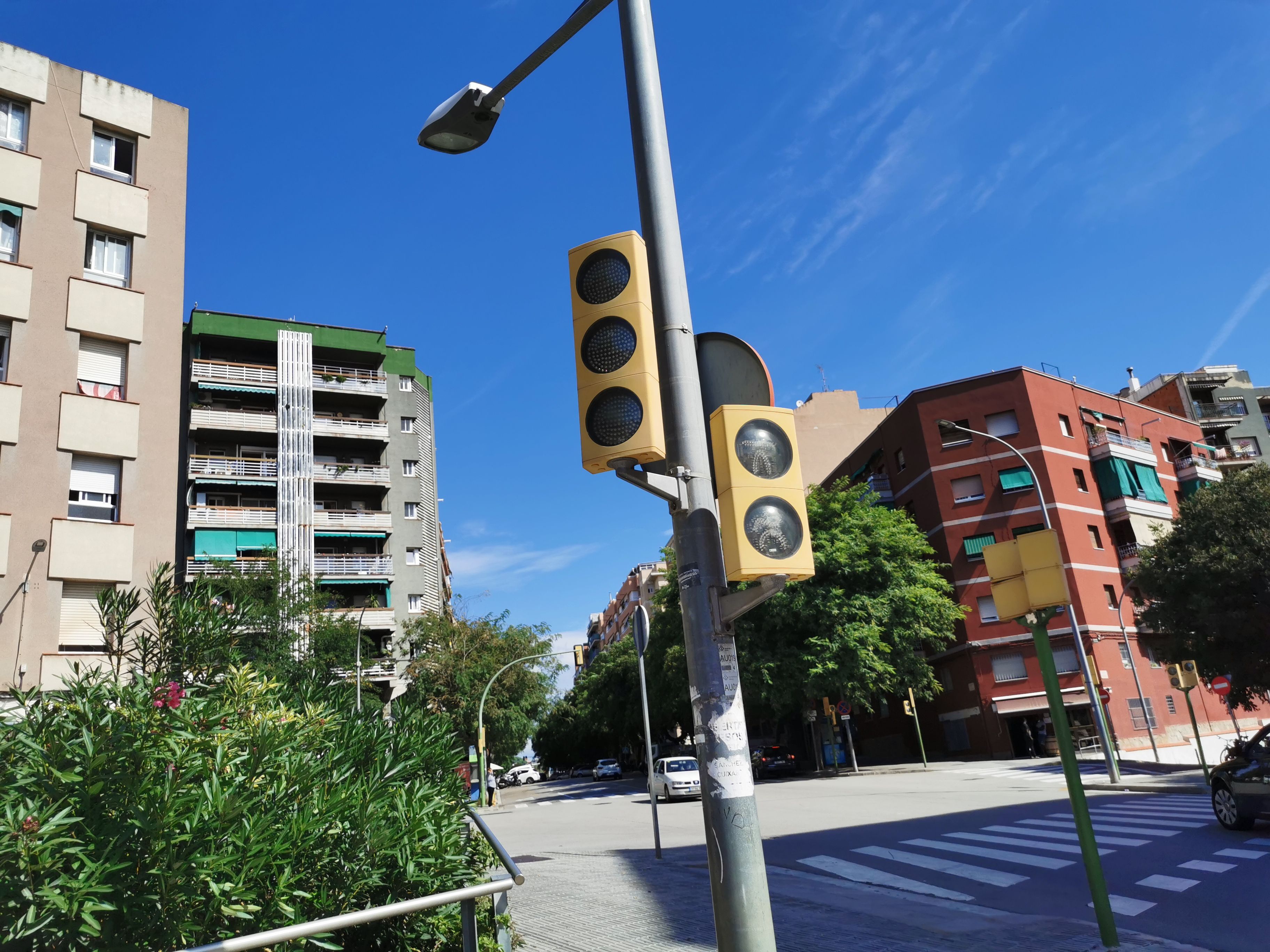 Semáforos que no funcionan en el barrio de Rocafonda. Foto: N. Gallofré