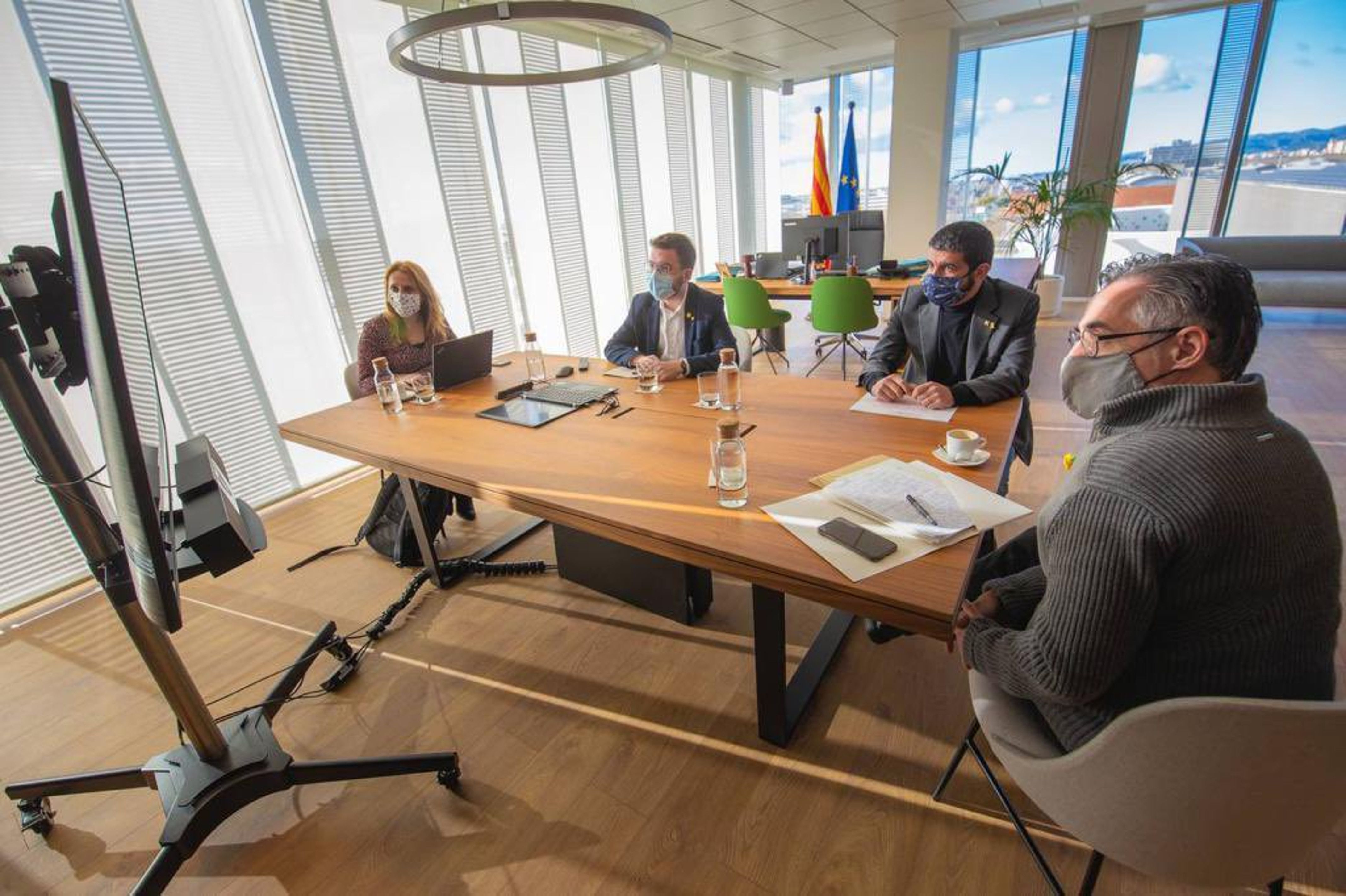 Reunión entre los miembros del Gobierno para decidir las nuevas ayudas directas para los autónomos, las pymes, los trabajadores en ERTO