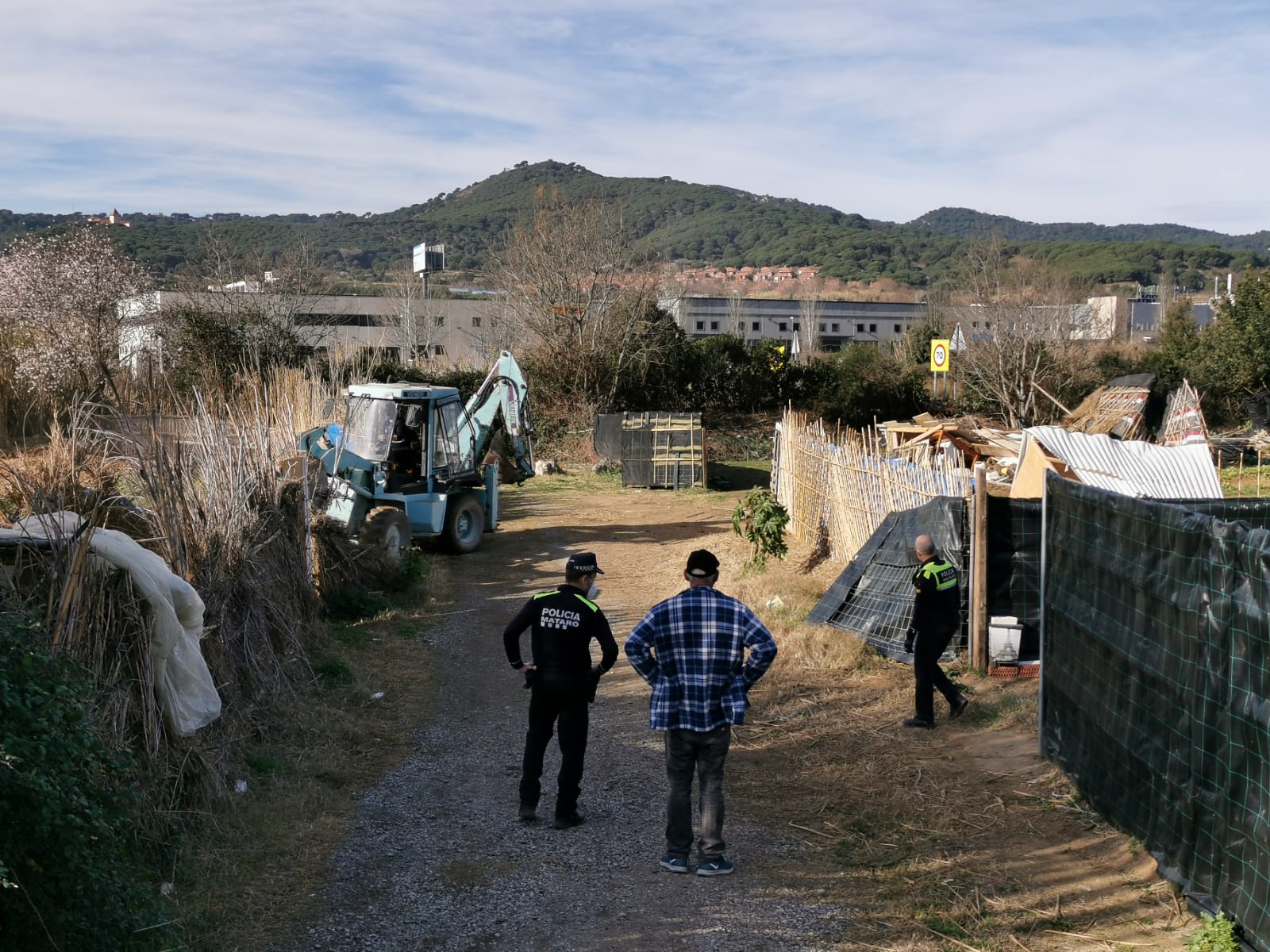 El desallotjament de la zona del Sorrall, aquest dimarts. Fotos: R. Gallofré