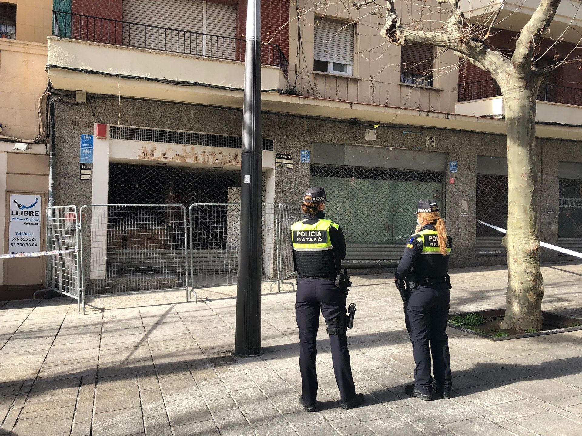 Desalojan un local de la Riera que traía meses ocupado