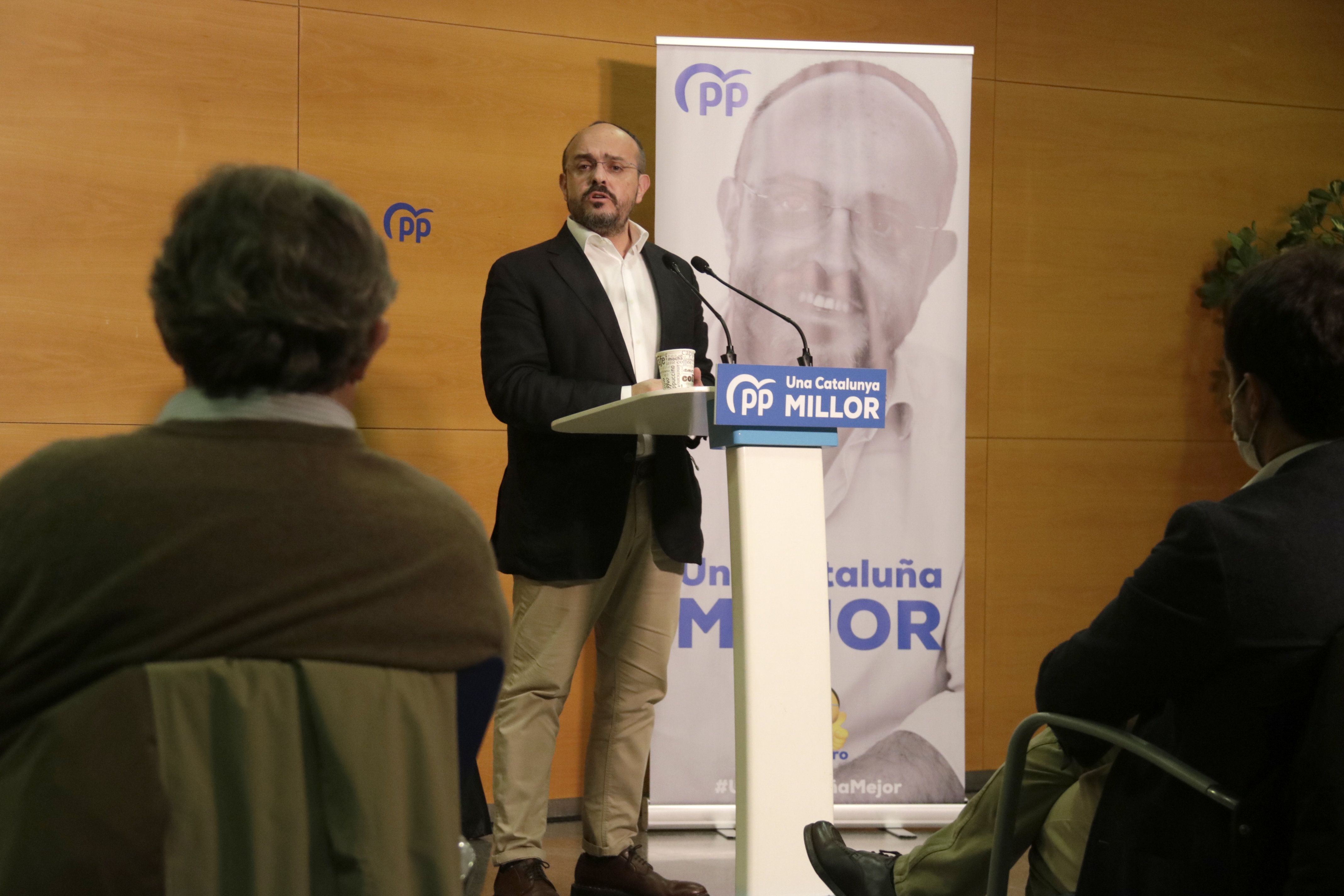 Alejandro Fernández carga contra Vox en Mataró para evitar el 'sorpasso'