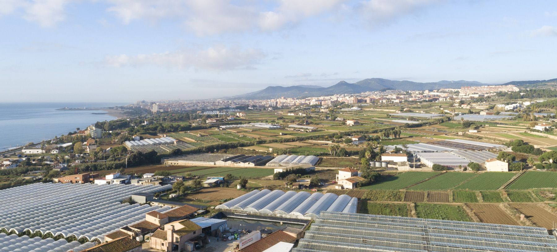 Vista de Mataró des de les Cinc Sènies. La ciutat es juga el futur en l'economia verda. Foto: R.Gallofré
