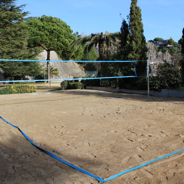 La pista de vòlei i tennis platja del Laietània La pista de vòlei i tennis platja del Laietània