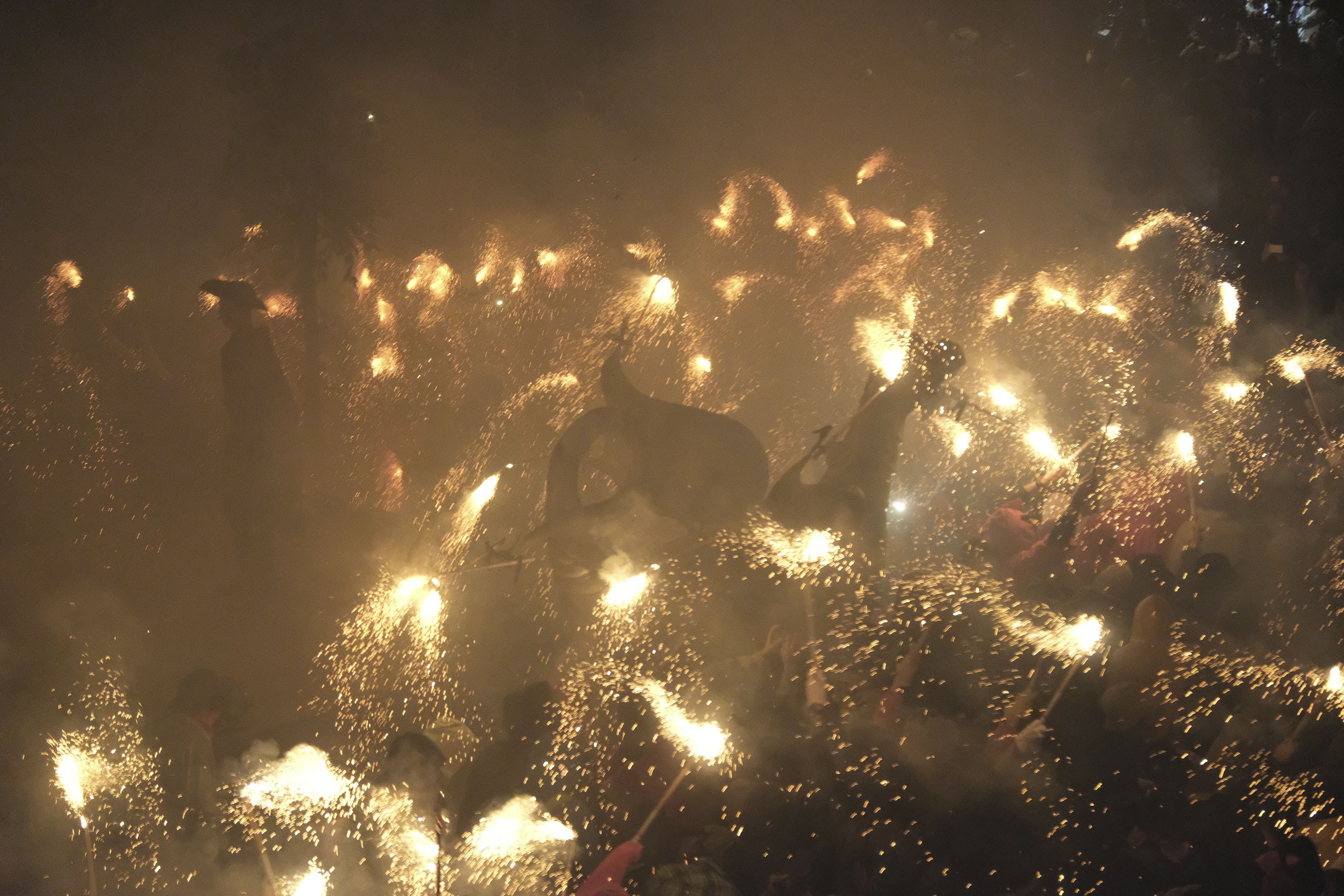 Una edició passada de la Fogonada de Sant Jordi. Foto: R. Gallofré