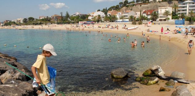 Platja dels Tres Micos a Caldes d'Estrac. Foto: Caldetes.cat Platja dels Tres Micos a Caldes d'Estrac. Foto: Caldetes.cat