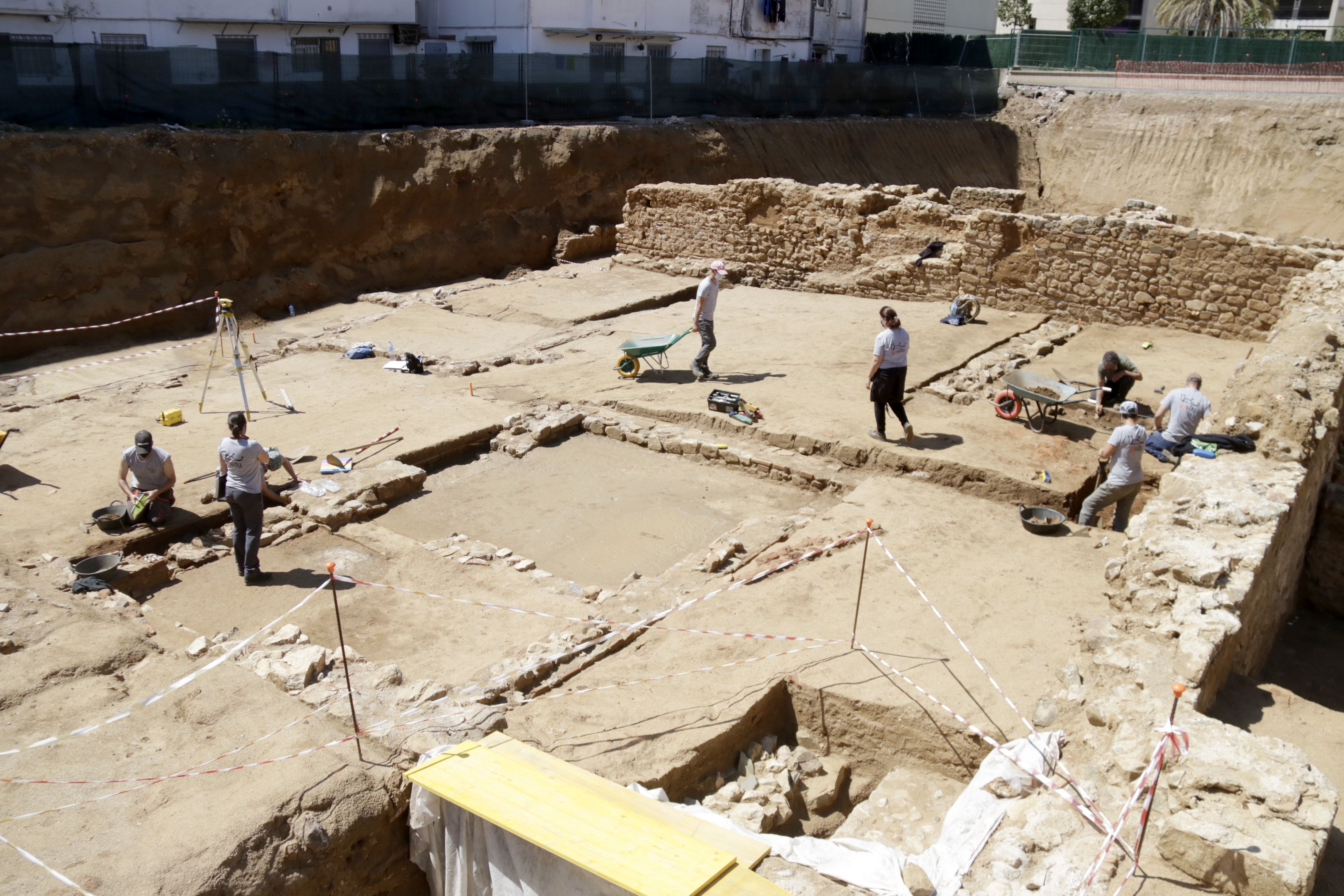 Excavació arqueològica a la vil·la romana del Roser, a Calella, on hi volen construir un supermercat. Fotos: ACN