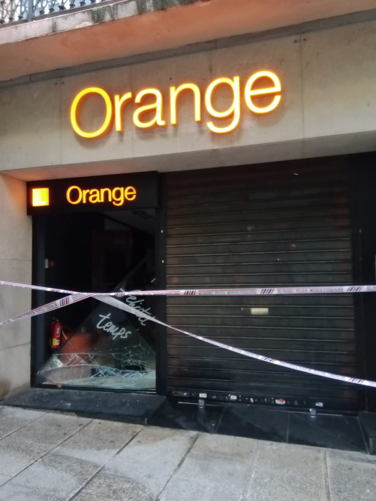 Robo de madrugada a la tienda Orange