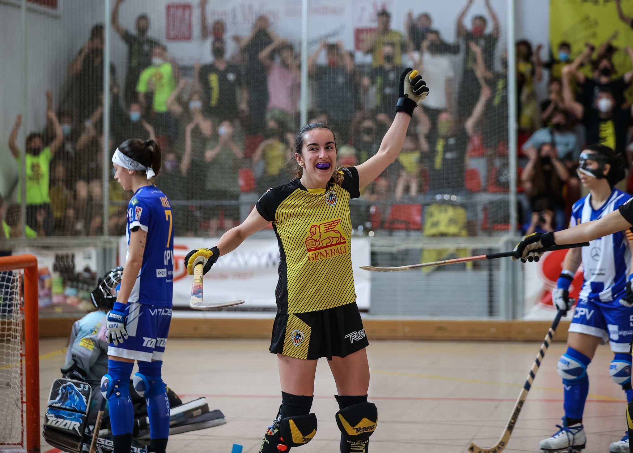 Carla Fontdeglòria celebra su gol en la final de la Copa de Europa contra el Voltregà.