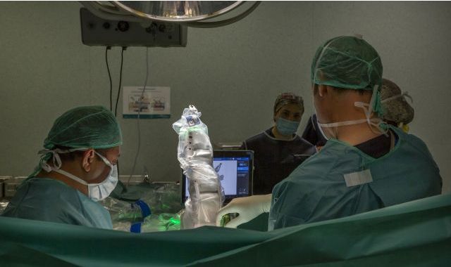 Quirónsalud adquireix el primer robot guiat per patologies de columna de l'Estat
