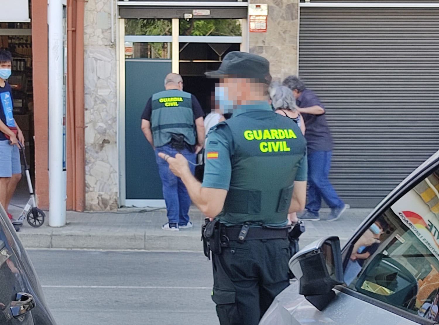 Guàrdia Civil al carrer Sant Cugat de Mataró. Foto: cedida per Mataró Segura