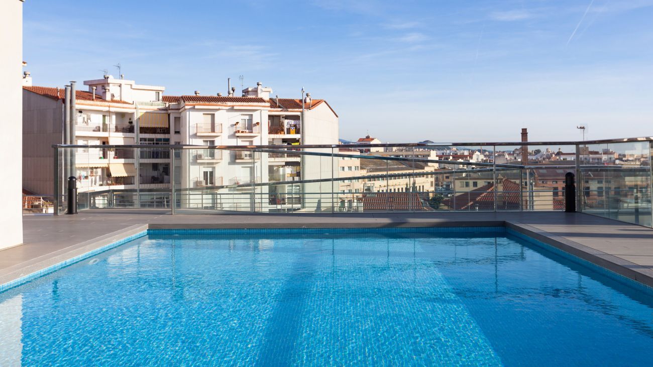 Una piscina en el centro de Mataró. Una piscina en el centro de Mataró.