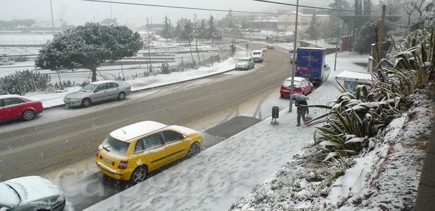 Zona de las pistas de prácticas de conduïr totalmente nevada Zona de las pistas de prácticas de conduïr totalmente nevada