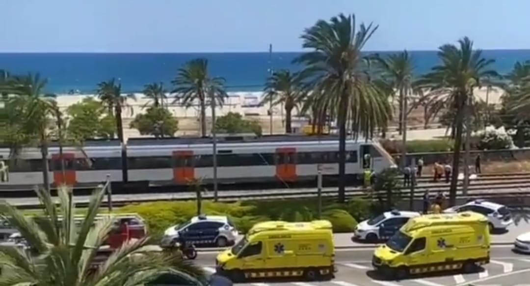 Imagen del tren parado después del atropello. Foto: CD