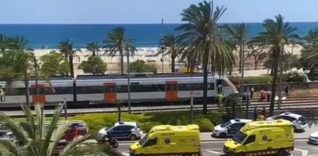 Imatge del tren aturat després de l'atropellament. Foto: CD Imatge del tren aturat després de l'atropellament. Foto: CD