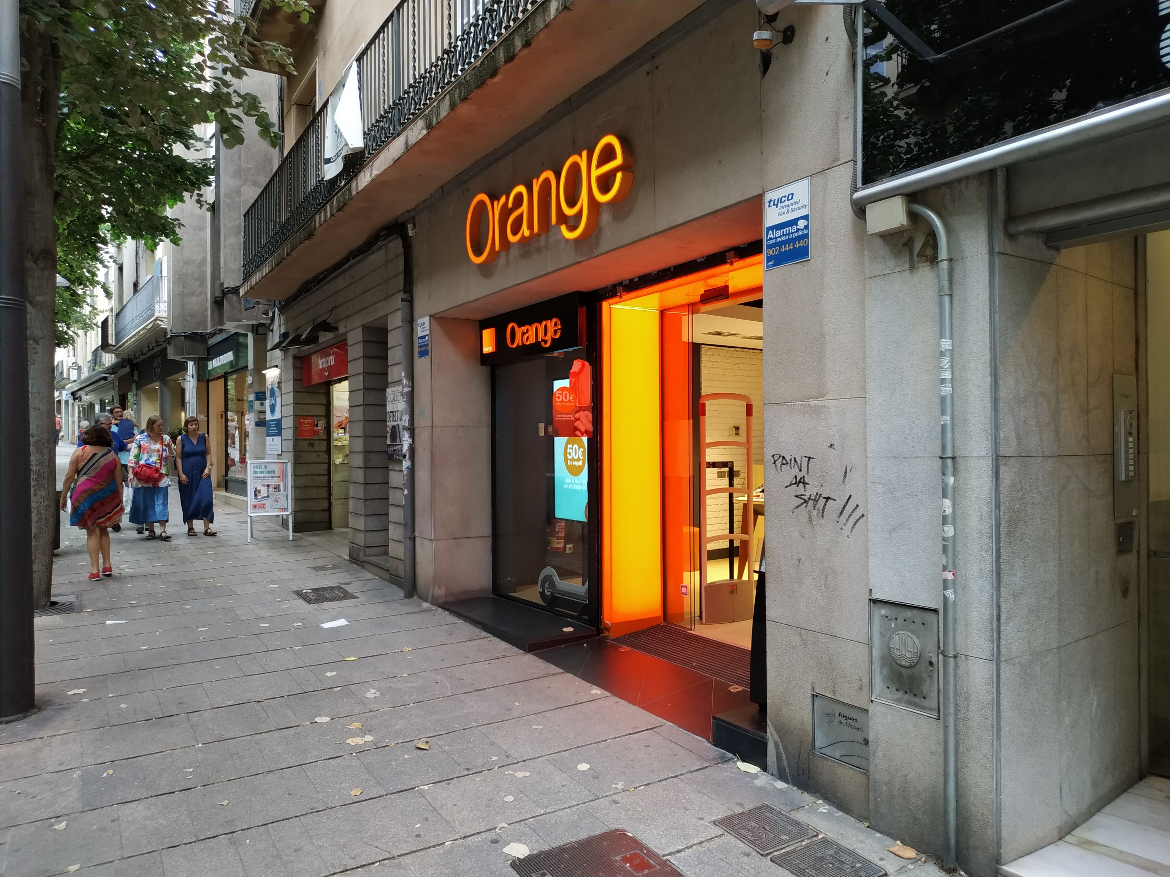 La tienda Orange de La Riera de Mataró