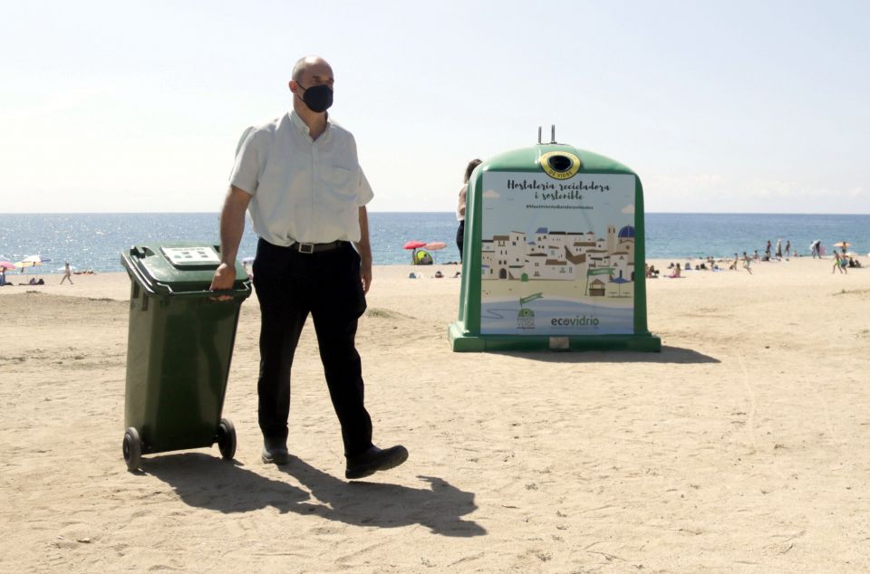 La campanya Banderes Verdes vol conscienciar del reciclatge de vidre. Foto. ACN