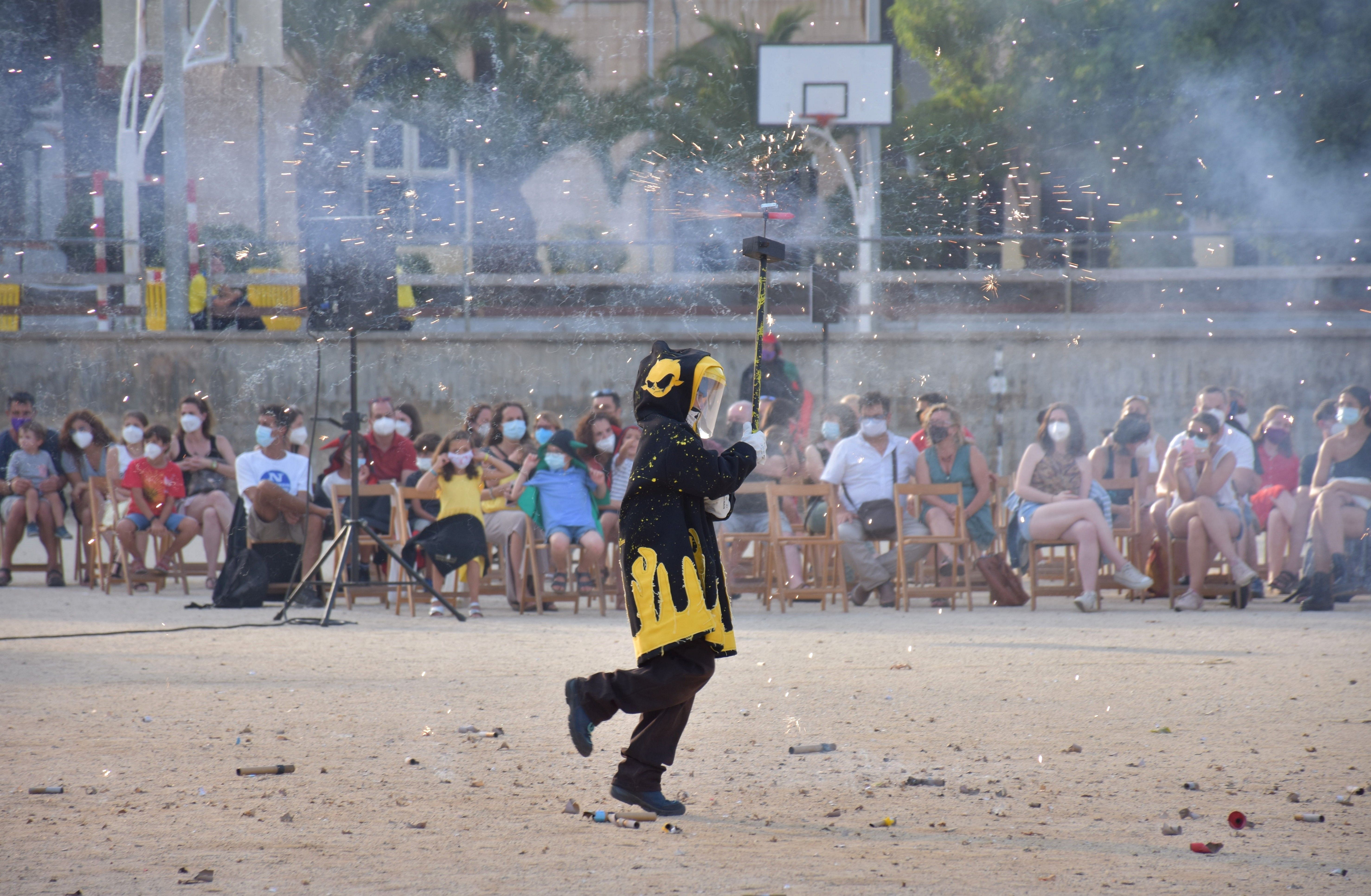 Empatx de diables, espurnes, espetecs i fum al Fot-li foc! Foto: Quim Vives