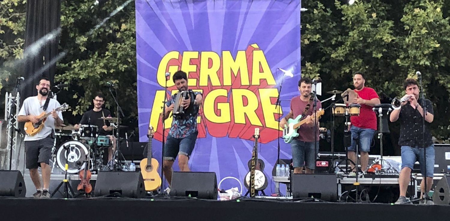 Germà Negre va alegrar l'esperit d'un acte sense flashmob