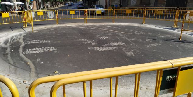 Nueva rotonda en el cruce de la calle Biada y la Ronda Prim