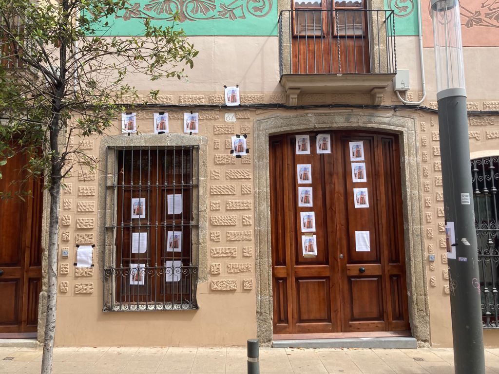 La casa de la calle Santa Agustí donde los vecinos constatan que hay el prostíbulo