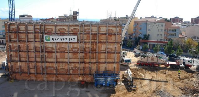 Un instante del traslado de la fábrica