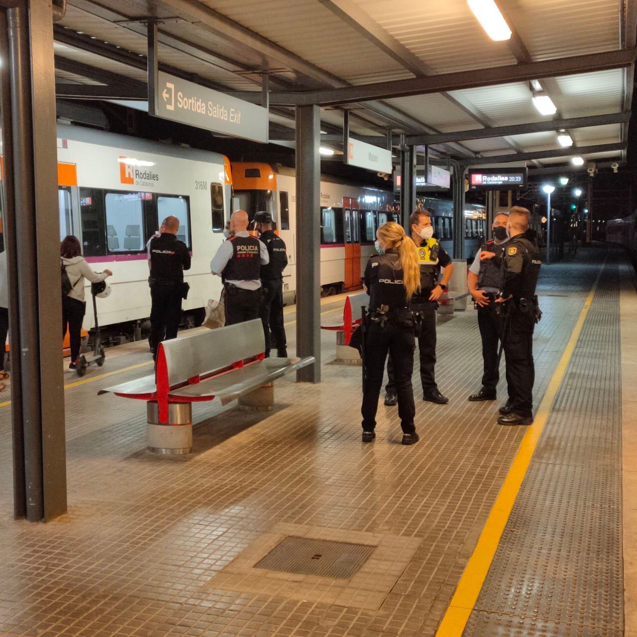 Dispositivo policial a la Estación de Mataró. Foto: Policía Local