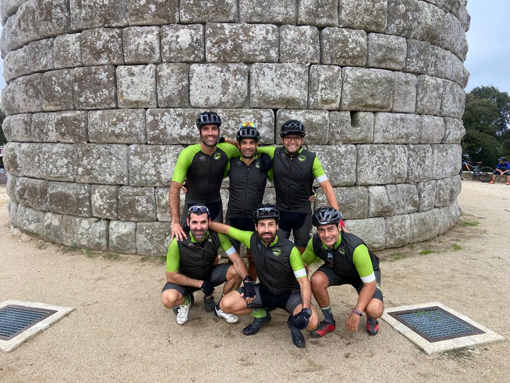 El Galgo Team. Pedalar amb motiu.