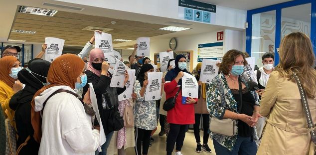 Manifestació a Serveis Socials de Mataró per demanar més beques menjador. Foto: Sindicat Habitatge Manifestació a Serveis Socials de Mataró per demanar més beques menjador. Foto: Sindicat Habitatge