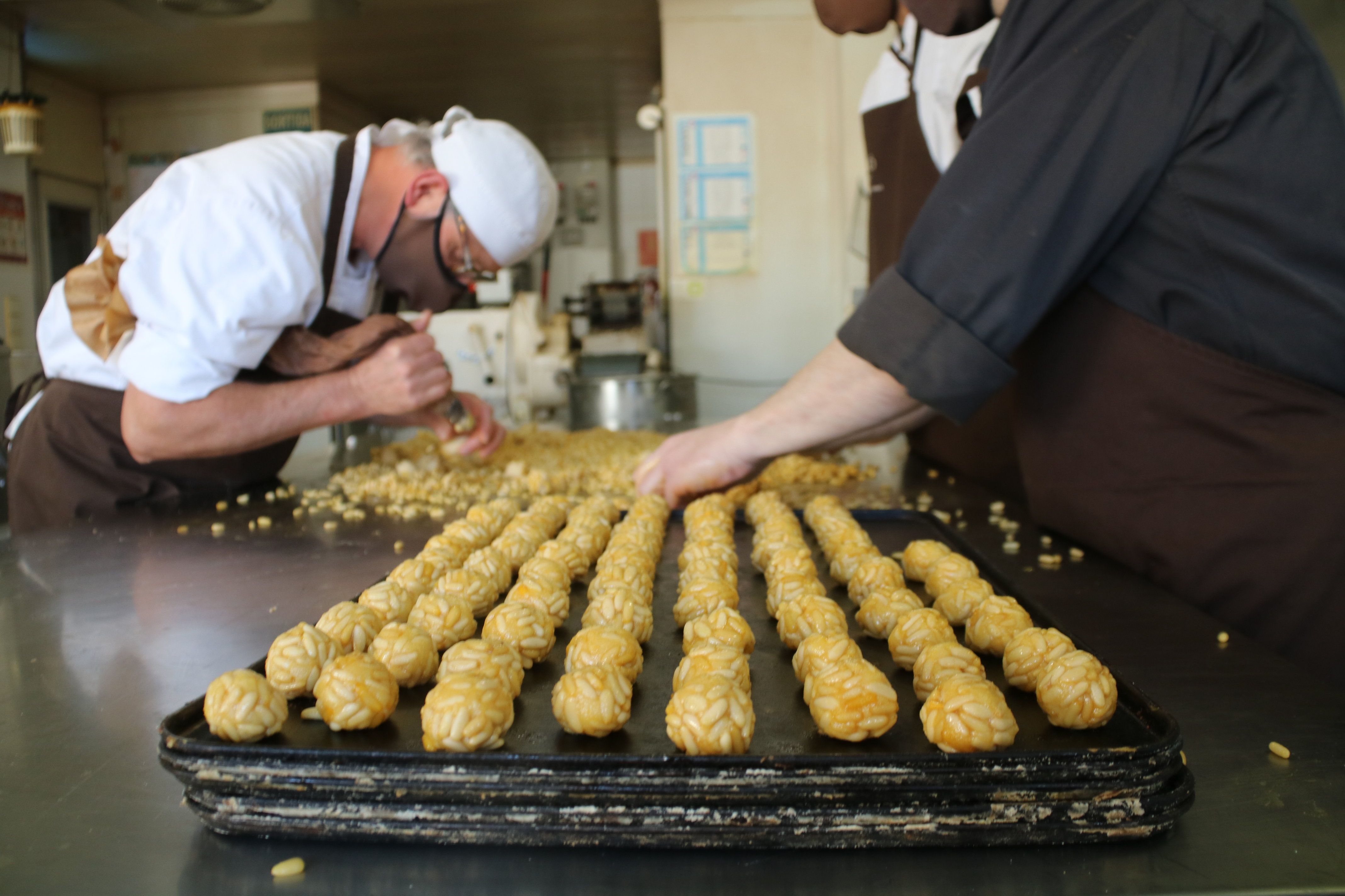 La subida general de precios encarece los panellets un 5 %