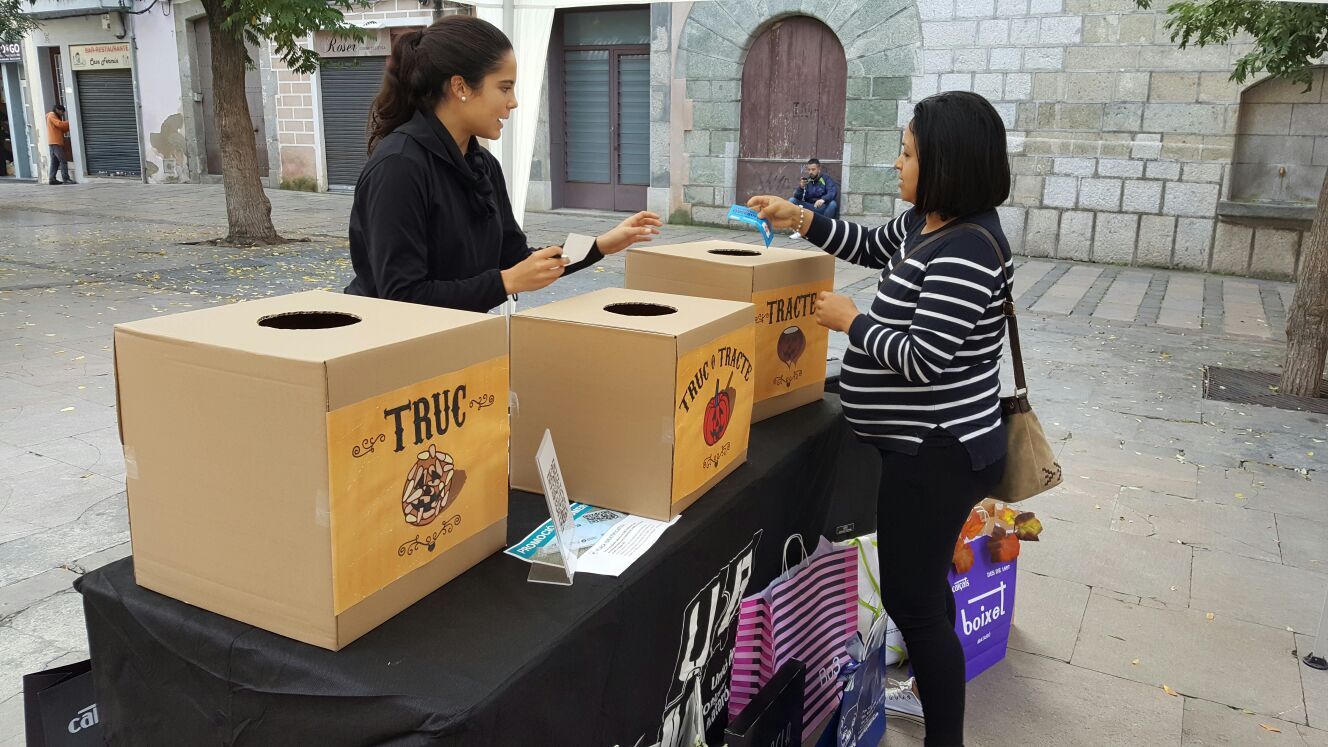 Un sábado de compras con premio: truco o trato