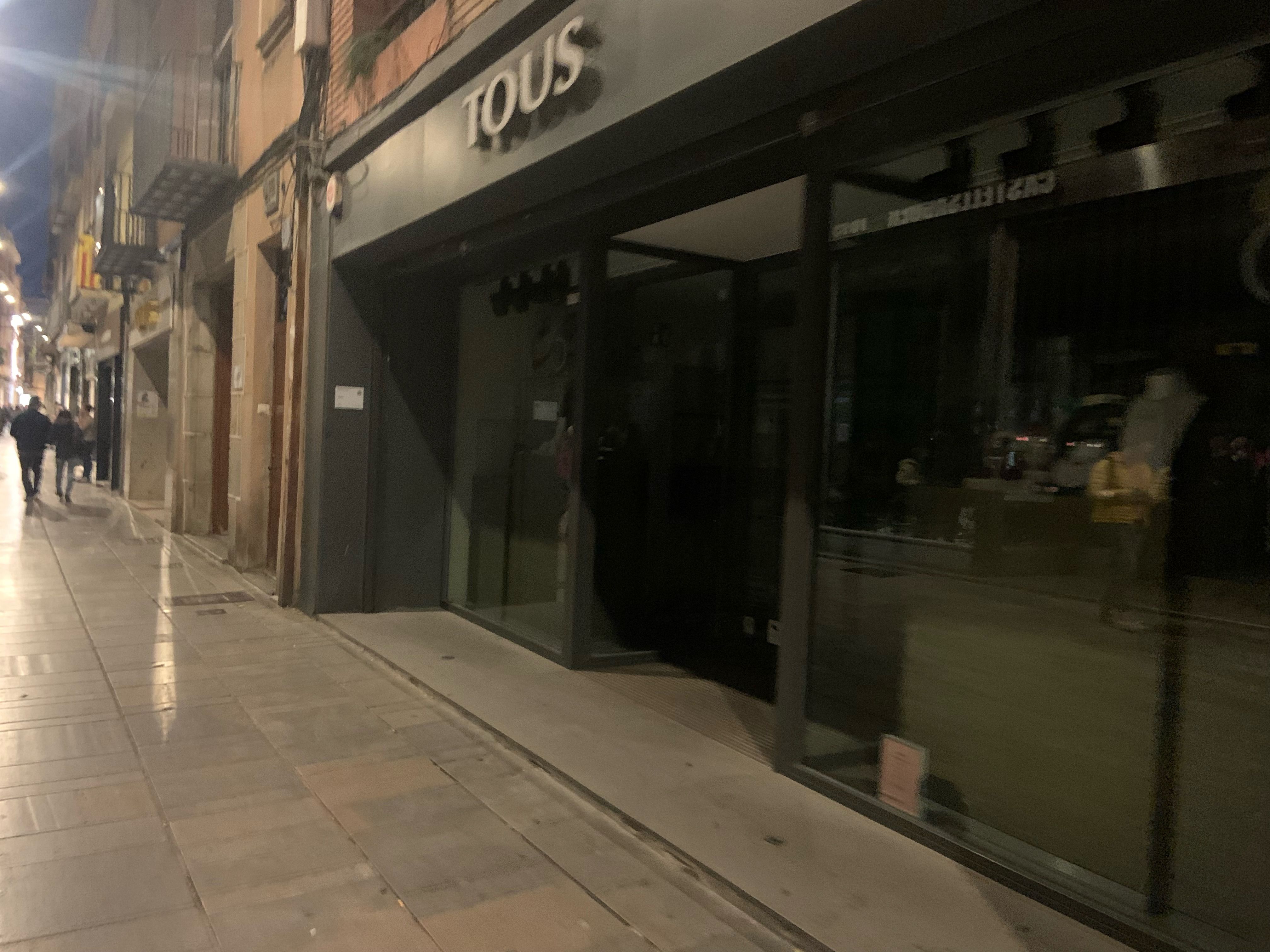 Els comerços del carrer Barcelona es queden sense llum