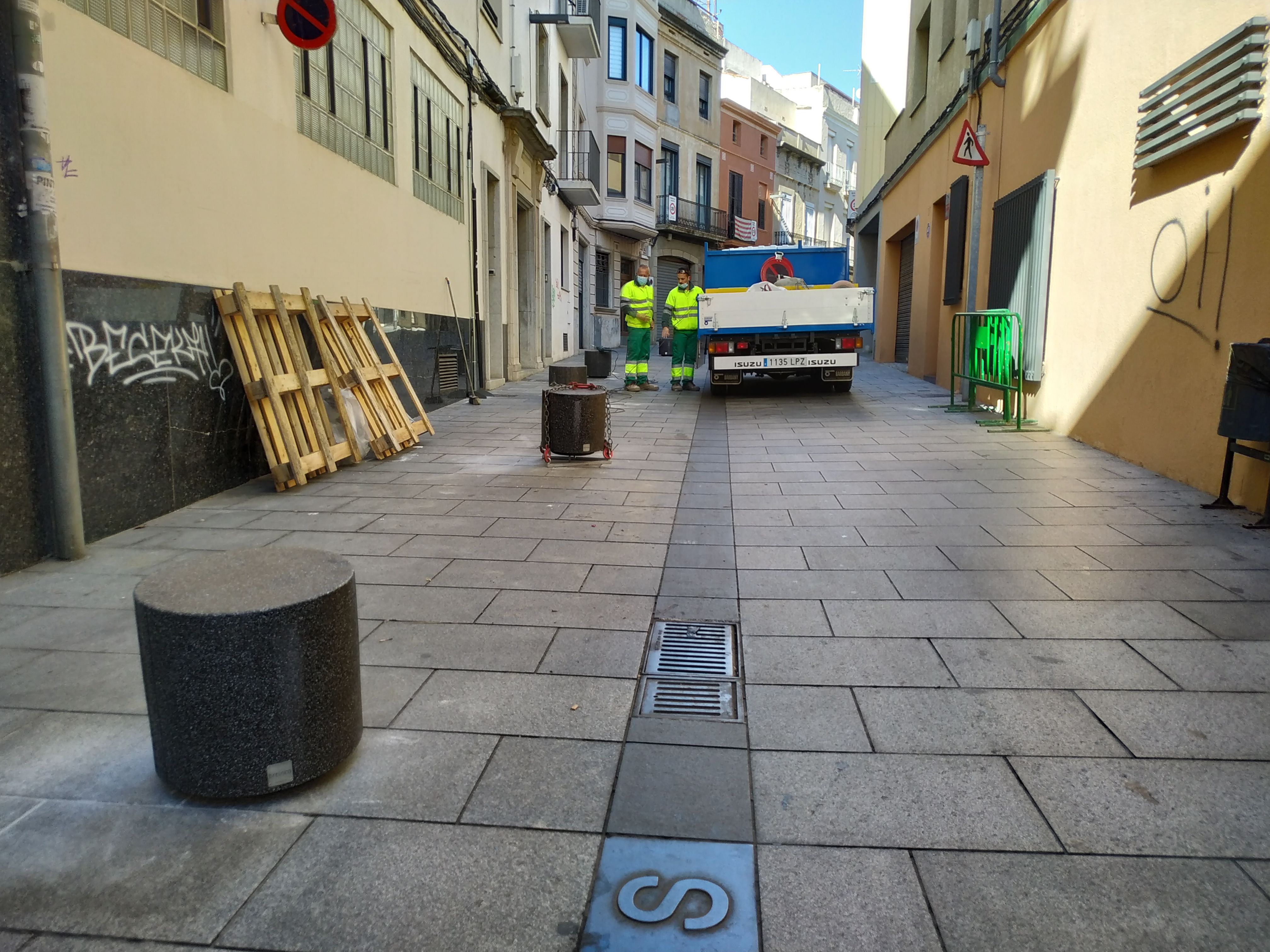Mòduls al carrer d'en Moles per evitar-hi l'estacionament