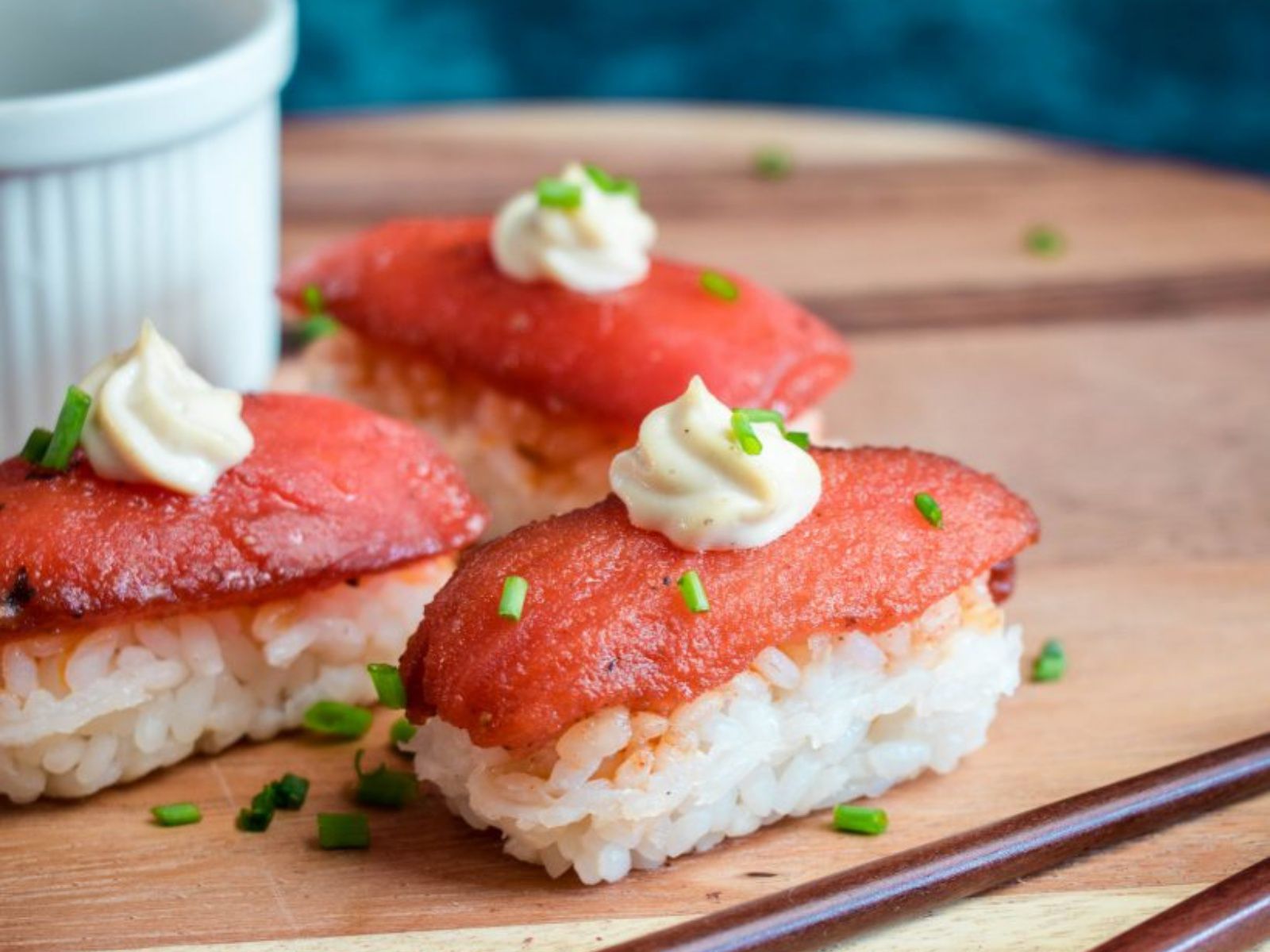 Nigiri de tonyina vegana. No estem jugant a ser allò que no ens pertoca, potser?