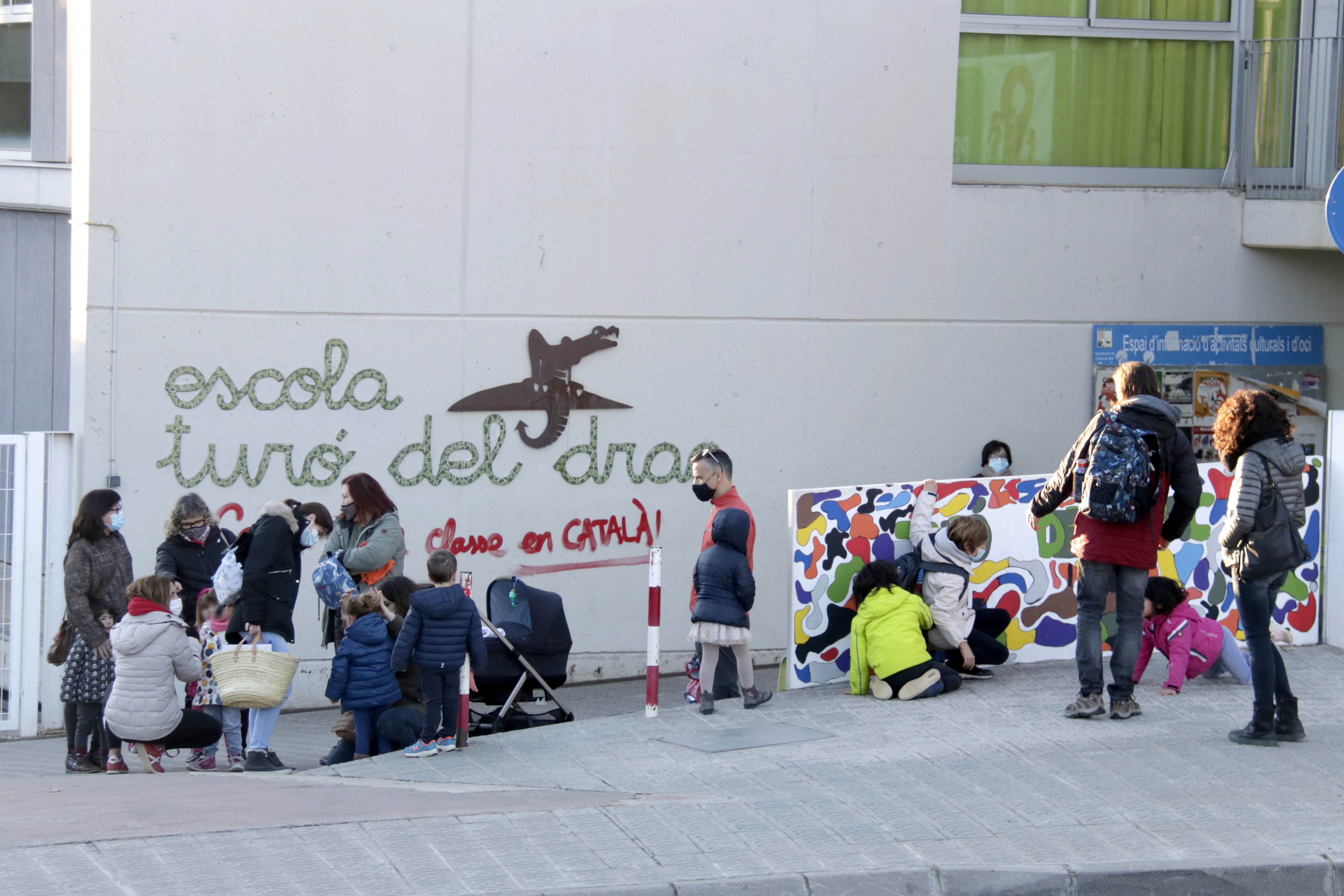 Las familias de Canet asumen con resignación el 25 % en castellano