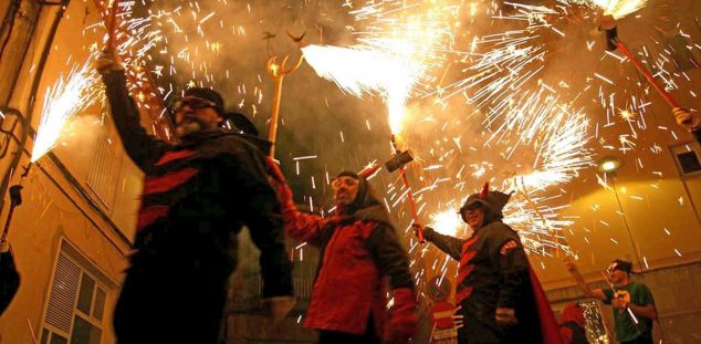 Correfoc a la Festa Major de Santa Llúcia de Caldetes Correfoc a la Festa Major de Santa Llúcia de Caldetes