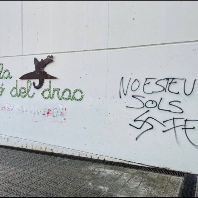 Pintadas fascistas en la escuela de Canet de Mar