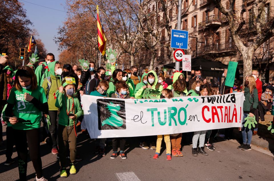 Representantes de la escuela de Canet de Mar, en la manifestación por las calles de Barcelona. Foto: ACN